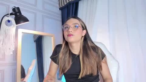 doll_isa_ online show from September 14, 7:15 pm