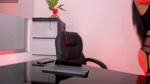 doll_isa_ online show from April 30, 9:08 pm