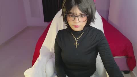 Snapshot of dolliestgirl__ chatting on October 28, 11:44 am Emillie online show from October 28, 11:44 am