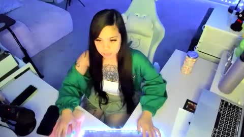 DOLLLFACE online show from February 1, 5:37 am