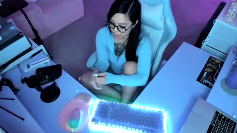 DOLLLFACE online show from February 22, 6:39 am