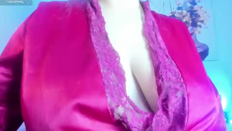 Call me Zoe  online show from June 30, 10:25 am