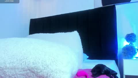 Call me Zoe  online show from June 16, 5:33 am