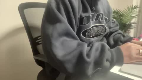 Dolo online show from December 4, 5:45 pm