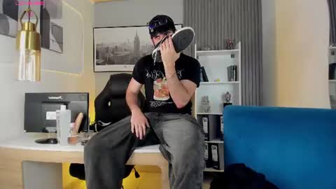 domboy  online show from July 31, 9:16 pm