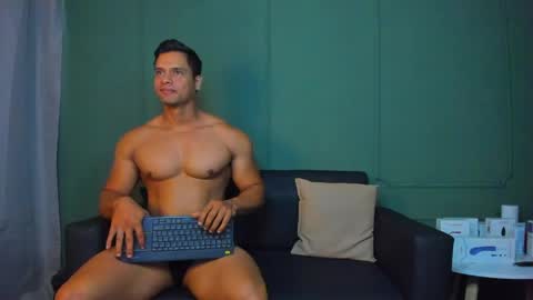 Dominc berry online show from April 29, 12:21 pm