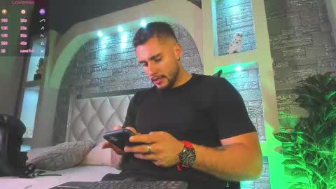 Snapshot of dominic_de_luca chatting on October 13, 12:34 am dominic de luca online show from October 13, 12:34 am