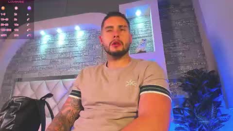 Snapshot of dominic_de_luca chatting on October 14, 3:31 am dominic de luca online show from October 14, 3:31 am