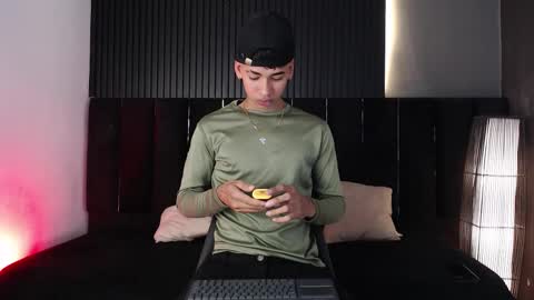 Dominic online show from November 8, 8:34 pm