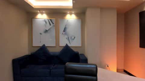 Dominique online show from March 8, 4:01 am