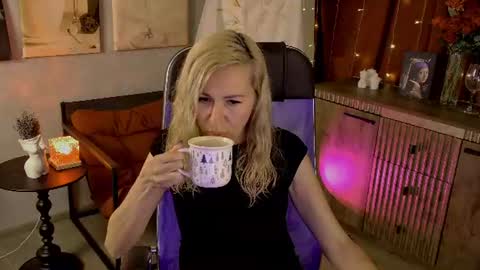 Donna online show from June 22, 7:10 pm