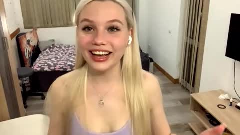 Stella online show from October 30, 5:35 pm