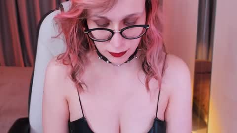 Snapshot of dora_marcelli chatting on January 19, 7:37 pm Your Dora Follow me 3 online show from January 19, 7:37 pm