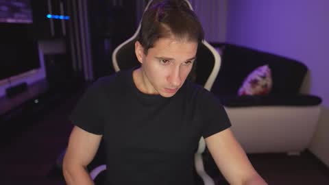 Dorian Reyes online show from February 10, 2:25 am