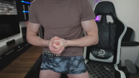 Dorian Reyes online show from December 19, 11:55 pm