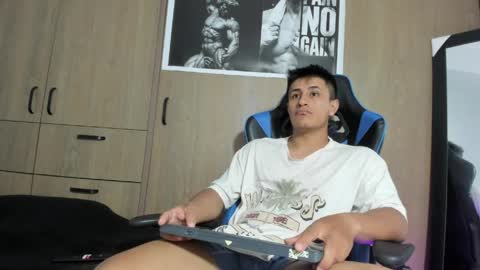 dorman_boy online show from May 18, 4:07 am