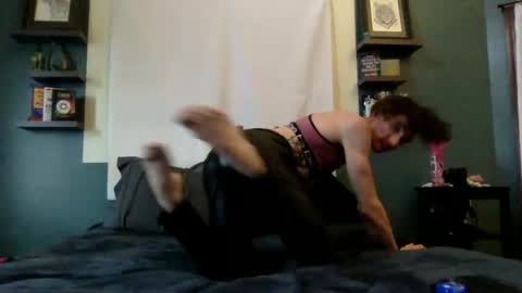 Douxi online show from December 18, 8:04 pm