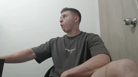 draco_boy2000 online show from November 6, 9:40 pm