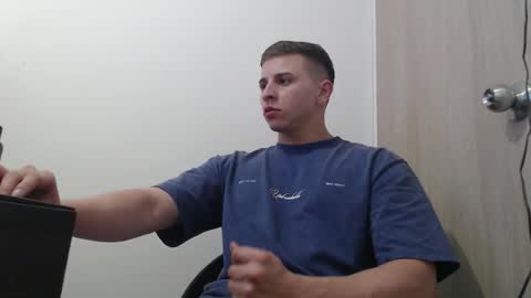 draco_boy2000 online show from October 22, 11:06 pm