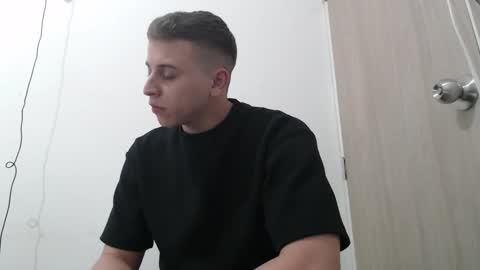 draco_boy2000 online show from December 22, 9:10 pm