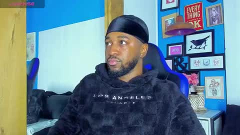Snapshot of drake_nassir4 chatting on October 1, 11:58 pm ---Drake--- online show from October 1, 11:58 pm