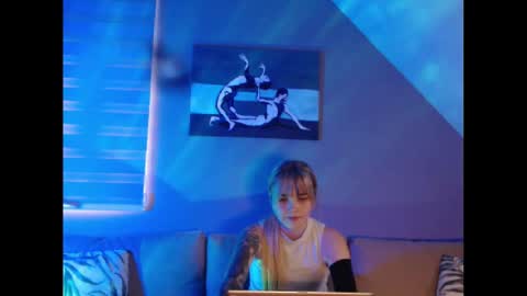 A girl online show from January 17, 7:51 am