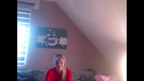 A girl online show from December 18, 7:47 am