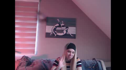 A girl online show from January 6, 7:52 am