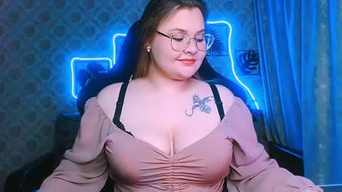 dreamforyoue2 online show from August 1, 7:59 pm