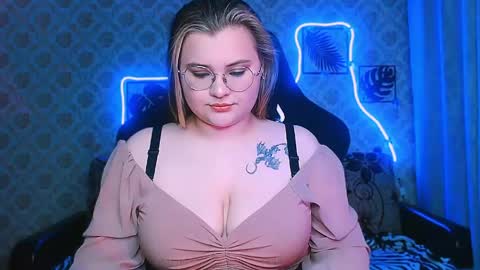 dreamforyoue2 online show from April 28, 7:40 pm