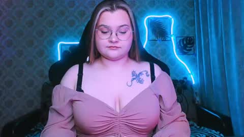 dreamforyoue2 online show from April 26, 7:22 pm