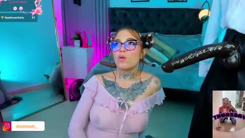 dreamleah_ online show from January 19, 6:56 am