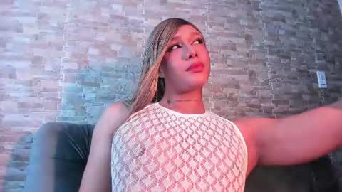 dreams_chloe online show from June 19, 5:57 am