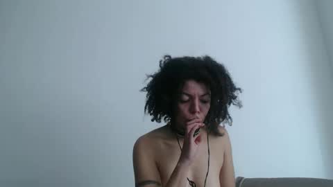 Snapshot of dreamylatina chatting on October 18, 4:00 pm DreamyLatina online show from October 18, 4:00 pm