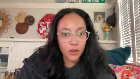 RIRI OR DREAMY online show from December 20, 6:59 pm