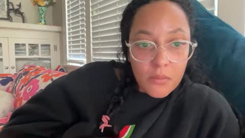 RIRI OR DREAMY online show from January 10, 7:19 pm