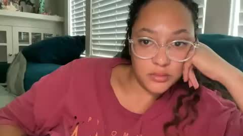 RIRI OR DREAMY online show from June 23, 11:55 pm