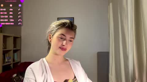 Dia online show from June 11, 5:22 pm