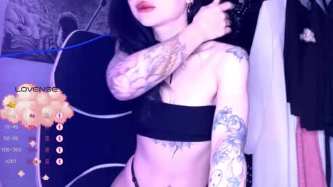 Snapshot of drillhouse_ chatting on October 17, 4:05 am Tara Sonny online show from October 17, 4:05 am