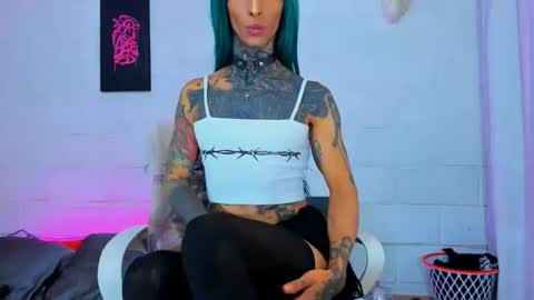 drippyorlove online show from June 25, 3:39 pm