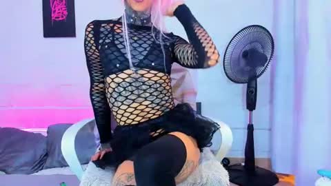 drippyorlove online show from July 10, 8:24 pm