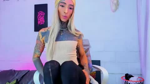 drippyorlove online show from June 26, 9:20 pm