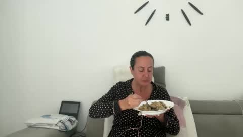 Snapshot of drresa chatting on October 17, 11:47 am Dr. Resa online show from October 17, 11:47 am