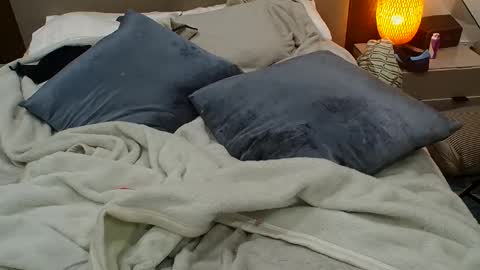 Dude online show from November 12, 4:48 am