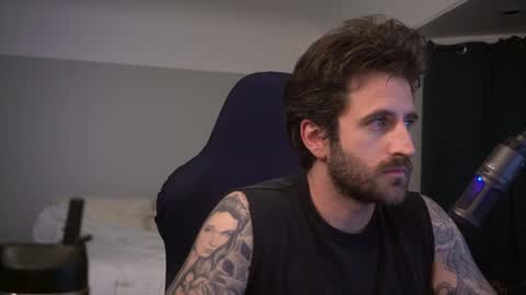 Snapshot of dukethedude chatting on March 2, 2:19 am Duke online show from March 2, 2:19 am