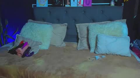Snapshot of dulce_celeste15 chatting on February 6, 11:20 am C E L E S T E  online show from February 6, 11:20 am