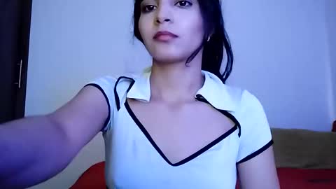 dulce_lucero online show from January 7, 9:25 pm