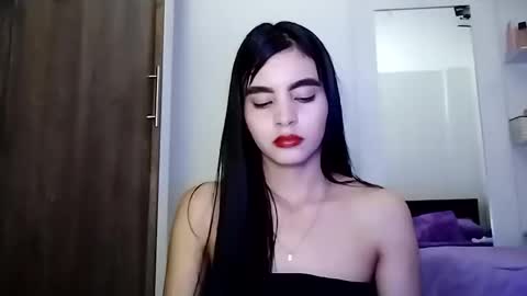 dulce_lucero online show from March 4, 8:05 pm