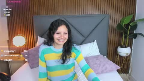 Snapshot of dulce_natyy chatting on February 9, 8:43 am N A T Y online show from February 9, 8:43 am