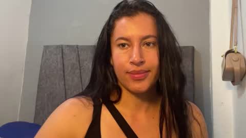 dulceizzy online show from April 29, 12:48 am